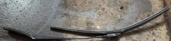 Volvo V50 Front wiper blade arm 8623159