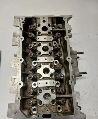 Volkswagen PASSAT B8 Engine head 04L103404AE