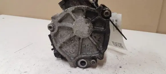 Peugeot 308 Vacuum pump 9804021880