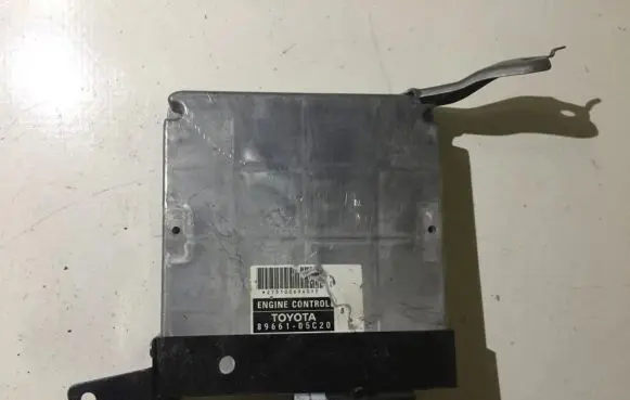 Toyota Avensis T250 Engine control unit/module 8966105C20