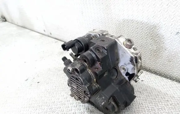Volvo S60 Fuel injection high pressure pump 8689590 0445010043
