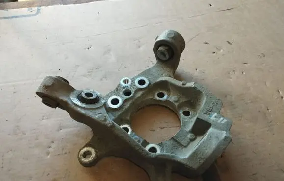 Infiniti G37 Rear wheel hub spindle/knuckle 