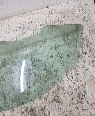 BMW 1 E81 E87 Front door window glass four-door