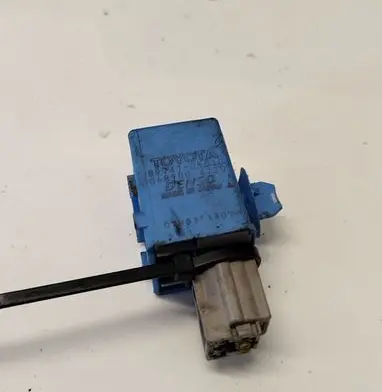 Toyota Avensis T270 Other relay 8974705010 0689004720