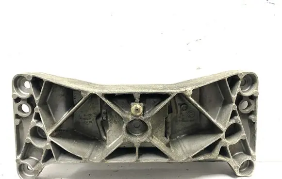 BMW 6 F12 F13 Gearbox mounting bracket 6777613