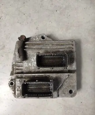 Opel Astra J Engine control unit/module 55561172