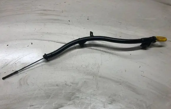 Volkswagen PASSAT B7 Oil level dip stick 