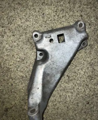 BMW 5 E28 Engine mounting bracket 1175603