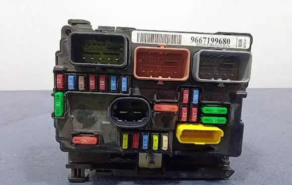 Peugeot 807 Fuse box set 9667199680