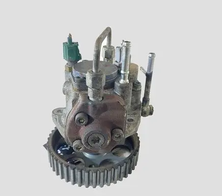 Opel Astra J Fuel injection high pressure pump 55581885 HU2940000504
