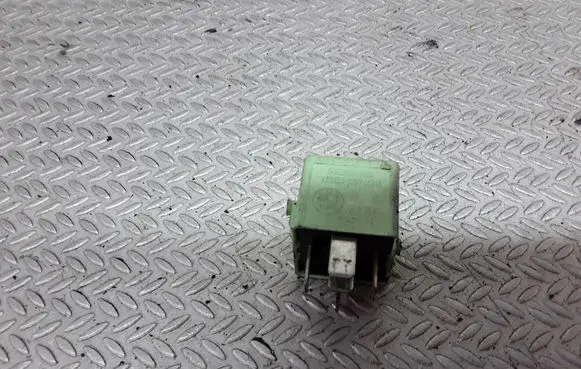 BMW 5 E39 Other relay 61368373700