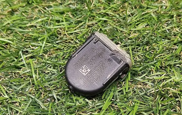 Buick Encore I Tire pressure sensor 13522628