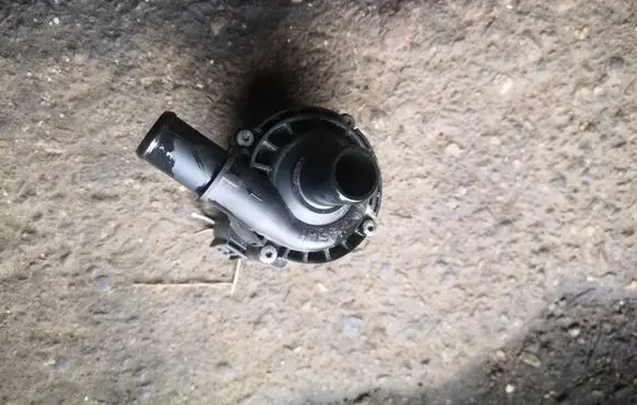 Renault Trafic II (X83) Electric auxiliary coolant/water pump pad12v