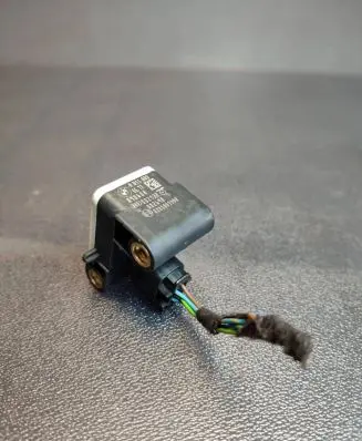 BMW X3 E83 Airbag deployment crash/impact sensor 6911003
