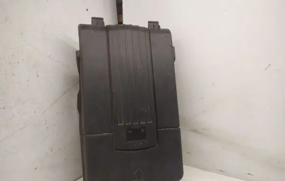 Volkswagen PASSAT B7 Battery box tray cover/lid 3C0915443A