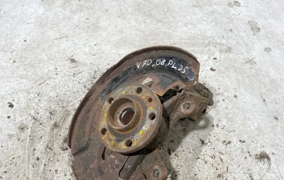 Volvo V70 Front wheel hub spindle knuckle