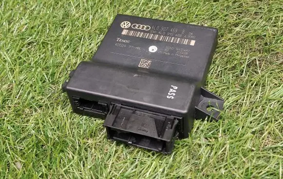 Audi A8 S8 D3 4E Gateway control module 4L0907468B 4L0910468A