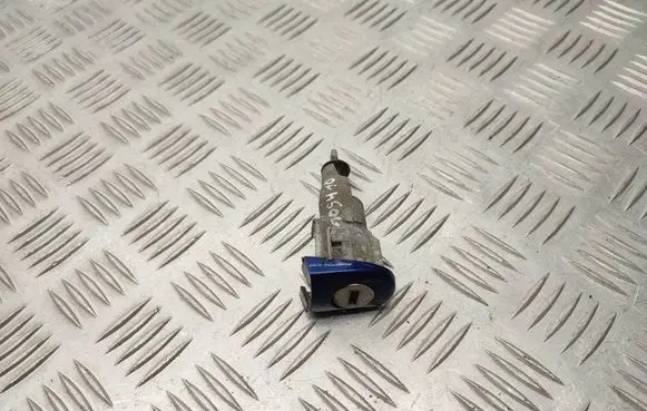 Skoda Octavia Mk2 (1Z) Front door lock (next to the handle) 1Z0837167D