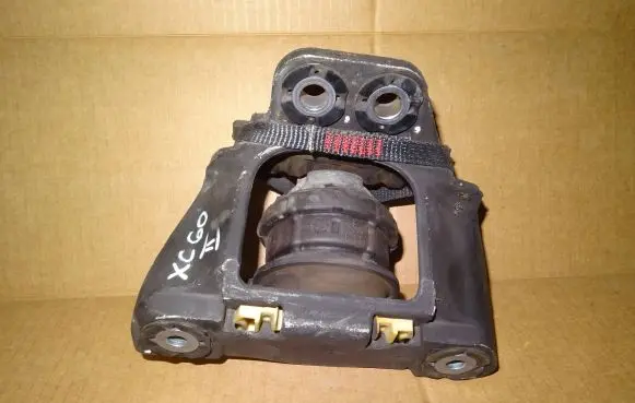 Volvo XC60 Engine mount bracket 31686885