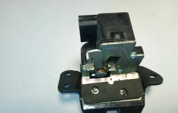 Tailgate/trunk/boot lock/catch/latch