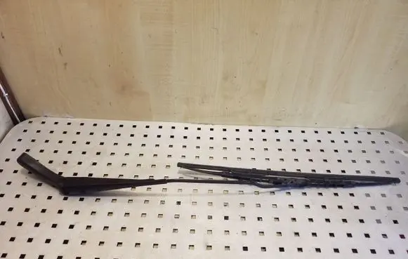 Windshield/front glass wiper blade