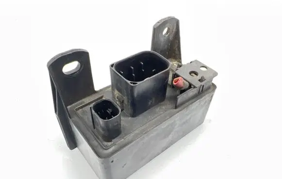 Mercedes-Benz E W211 Glow plug pre-heat relay 0285454032