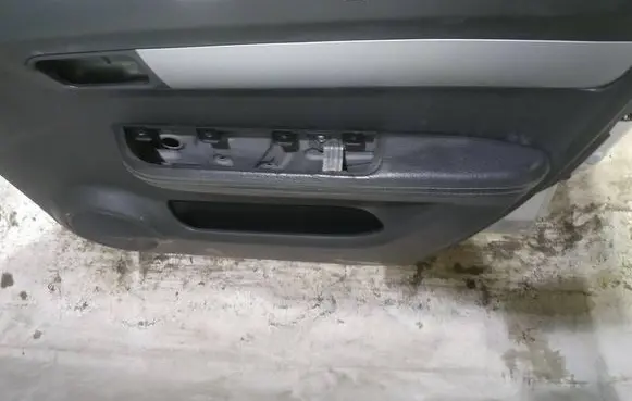 Suzuki Swift I Front door card panel trim