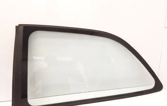 Mitsubishi Colt Rear side window 43R00033 M273 AS2