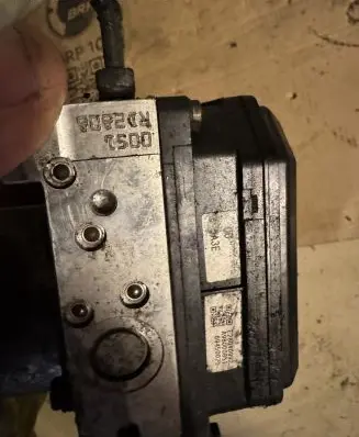 Nissan Juke I F15 ABS Pump