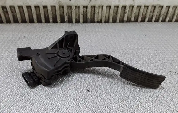 Mitsubishi Colt Accelerator throttle pedal MR955216