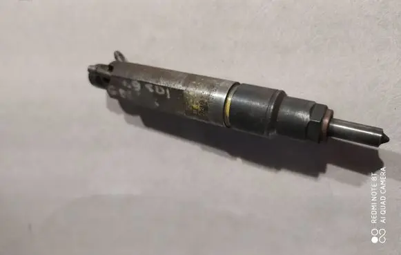 Volkswagen Golf III Fuel injector 028130201Q