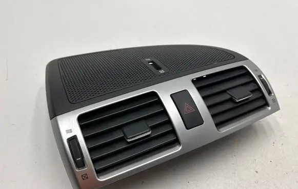 Toyota Avensis T270 Dash center air vent grill 5567005160