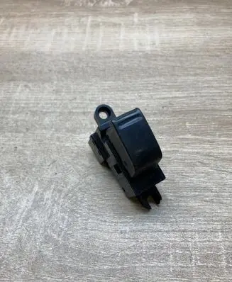 Nissan Primera Electric window control switch 25411AV600