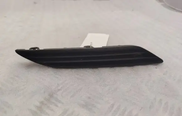 Quarter panel pressure vent
