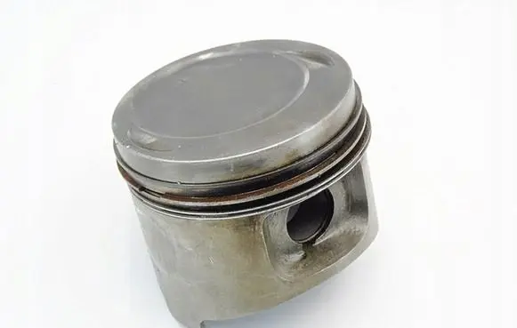 Mercedes-Benz 200 300 W123 Piston 95V31