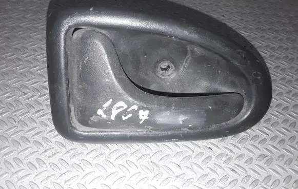 Opel Vivaro Front door interior handle 7700423887