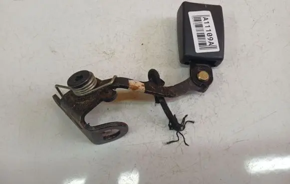 Peugeot 406 Rear seatbelt buckle 042701