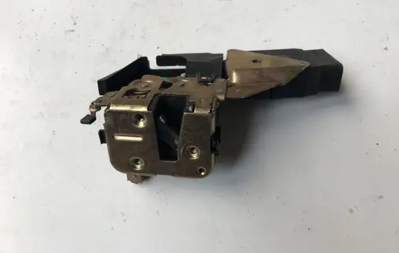 Mitsubishi Carisma Rear door lock