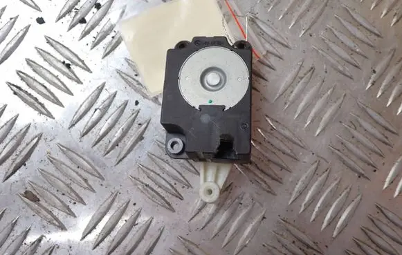 Subaru Forester SH Air flap motor/actuator 5037521110