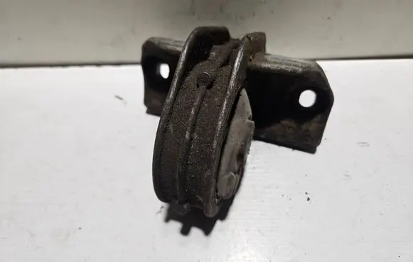 Engine mount bracket