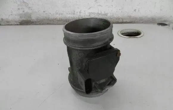 Volkswagen PASSAT B5.5 Mass air flow meter 059906461D