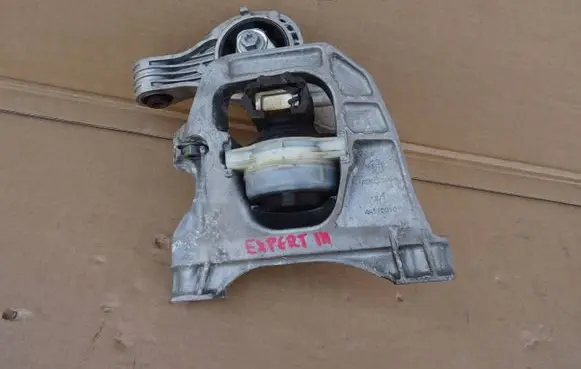 Peugeot Expert Engine mount bracket 4A110010