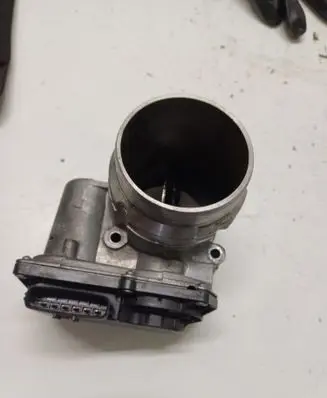 Volvo XC60 Throttle valve 32202650