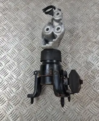 Toyota RAV 4 (XA50) Engine mount bracket