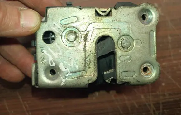 Renault Master II Front door lock 