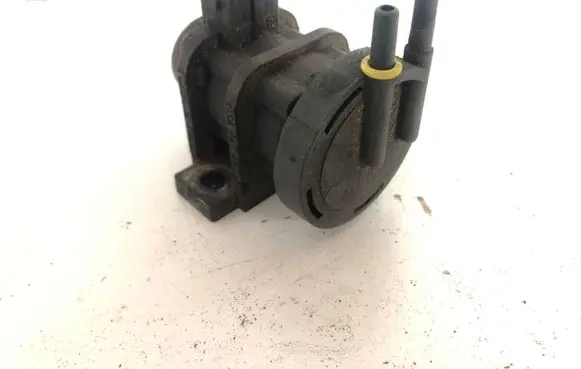 Vacuum valve