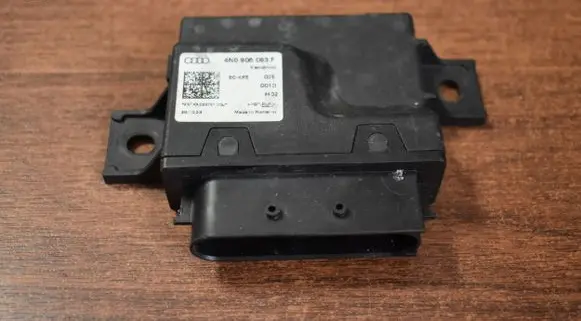 Audi A8 S8 D5 Fuel injection pump control unit/module 4N0906093F