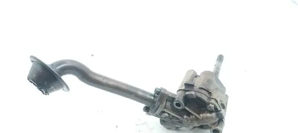 Audi A4 S4 B5 8D Oil pump 058115153A