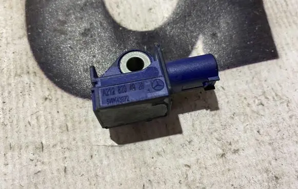 Mercedes-Benz E C207 W207 Airbag deployment crash/impact sensor a2128204926 2128204926