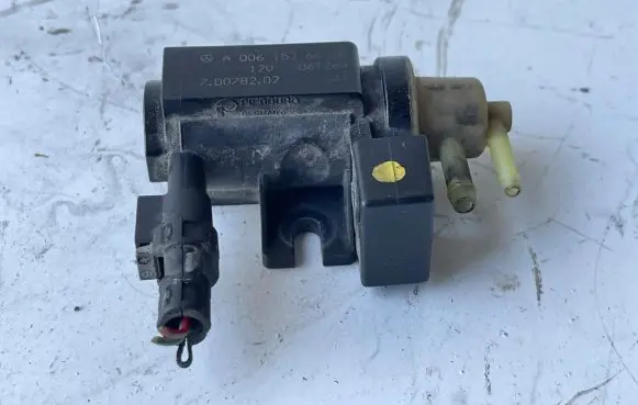Mercedes-Benz B W245 Vacuum valve A0061536628 70078202 06T263